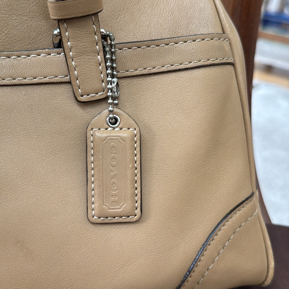 Coach Hamptons beige all leather satchel w/silver tone hardware 2008 - Picture 2 of 13